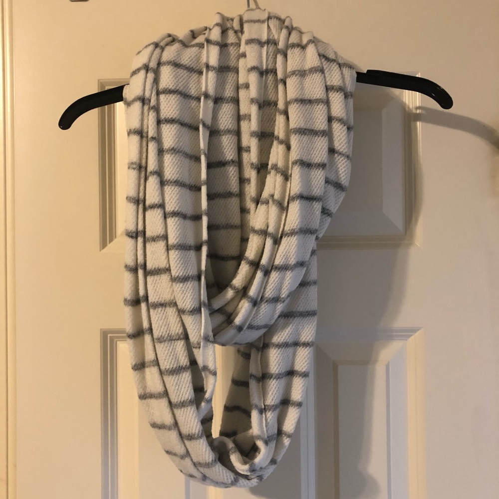 Gap infinity scarf